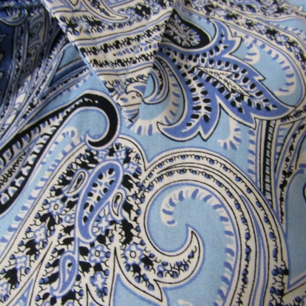 NWT - CHAPS, WOMEN'S BLUE/ WHITE COTTON LONG SLEEVED PAISLEY BLOUSE SKUW163 - Picture 4 of 7